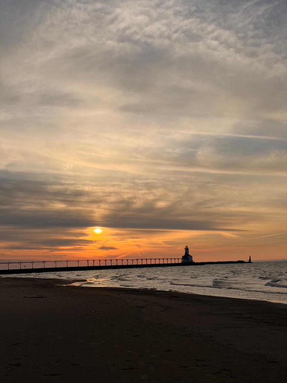 A peaceful view of the seashore